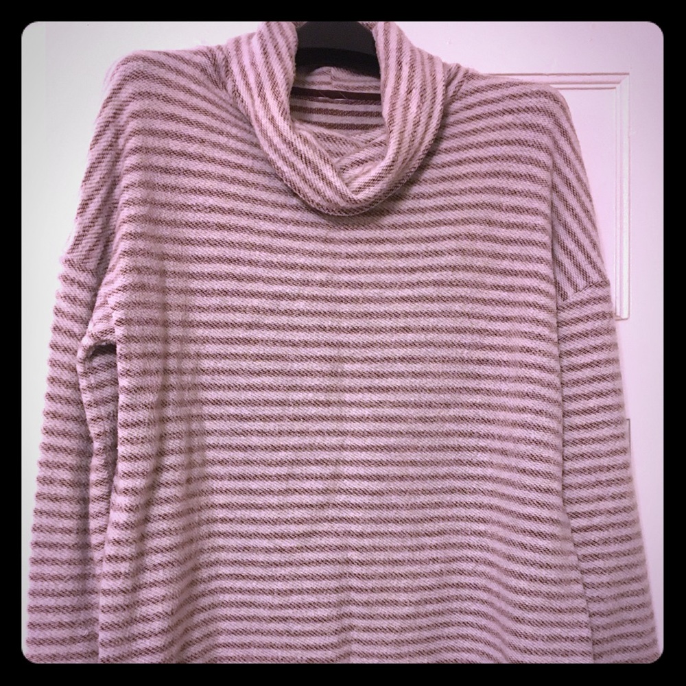 Striped cowl neck sweater/sweatshirt